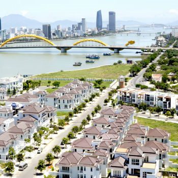 chuyen-dong-hang-hoat-du-an-lon-tai-mien-trung1583399249